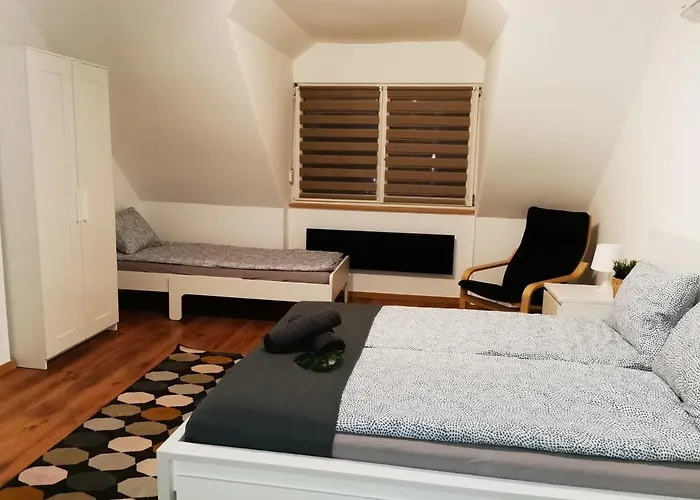 Pintes 38 A アパート *